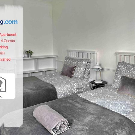 Netley Village Apartment By Your Stay Solutions Short Lets & Serviced Accommodation Netley Southampton With Free Wi-Fi Hamble-le-Rice Kültér fotó