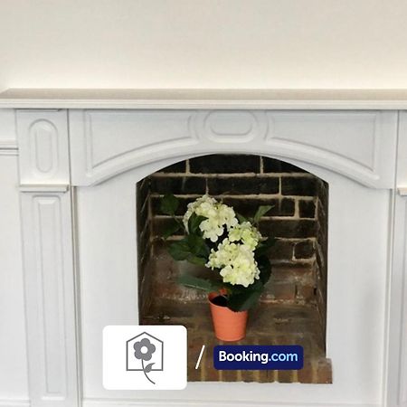 Netley Village Apartment By Your Stay Solutions Short Lets & Serviced Accommodation Netley Southampton With Free Wi-Fi Hamble-le-Rice Kültér fotó