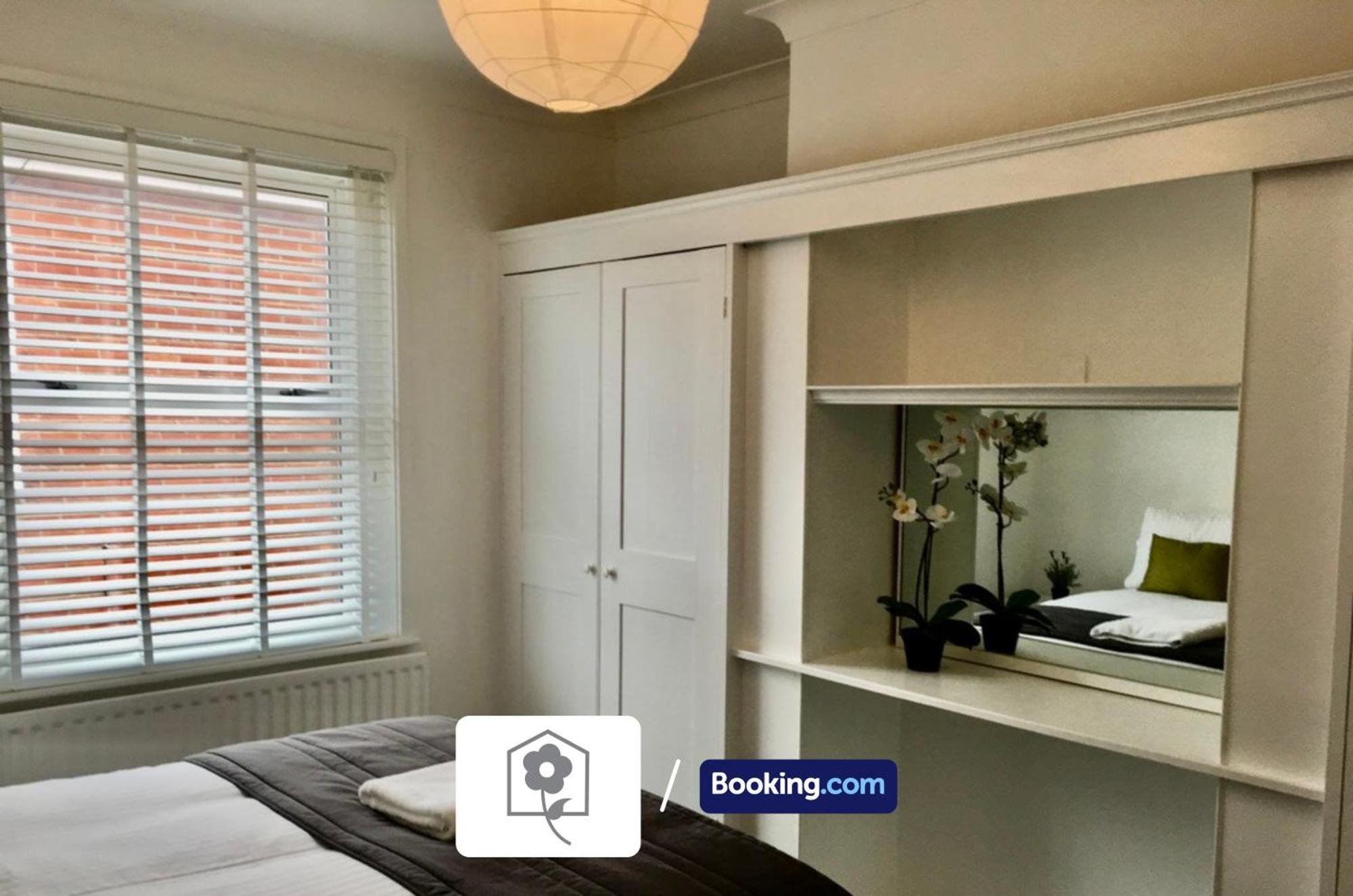 Netley Village Apartment By Your Stay Solutions Short Lets & Serviced Accommodation Netley Southampton With Free Wi-Fi Hamble-le-Rice Kültér fotó