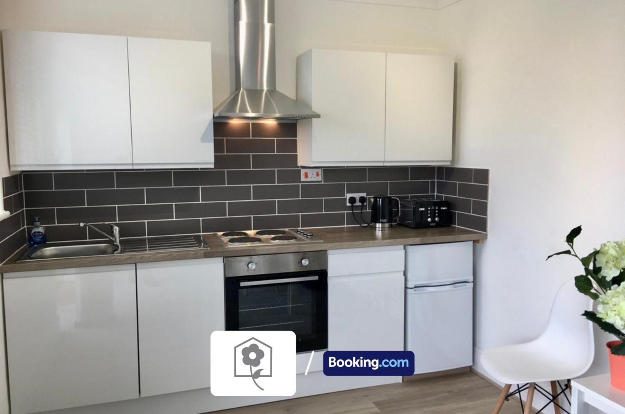 Netley Village Apartment By Your Stay Solutions Short Lets & Serviced Accommodation Netley Southampton With Free Wi-Fi Hamble-le-Rice Kültér fotó