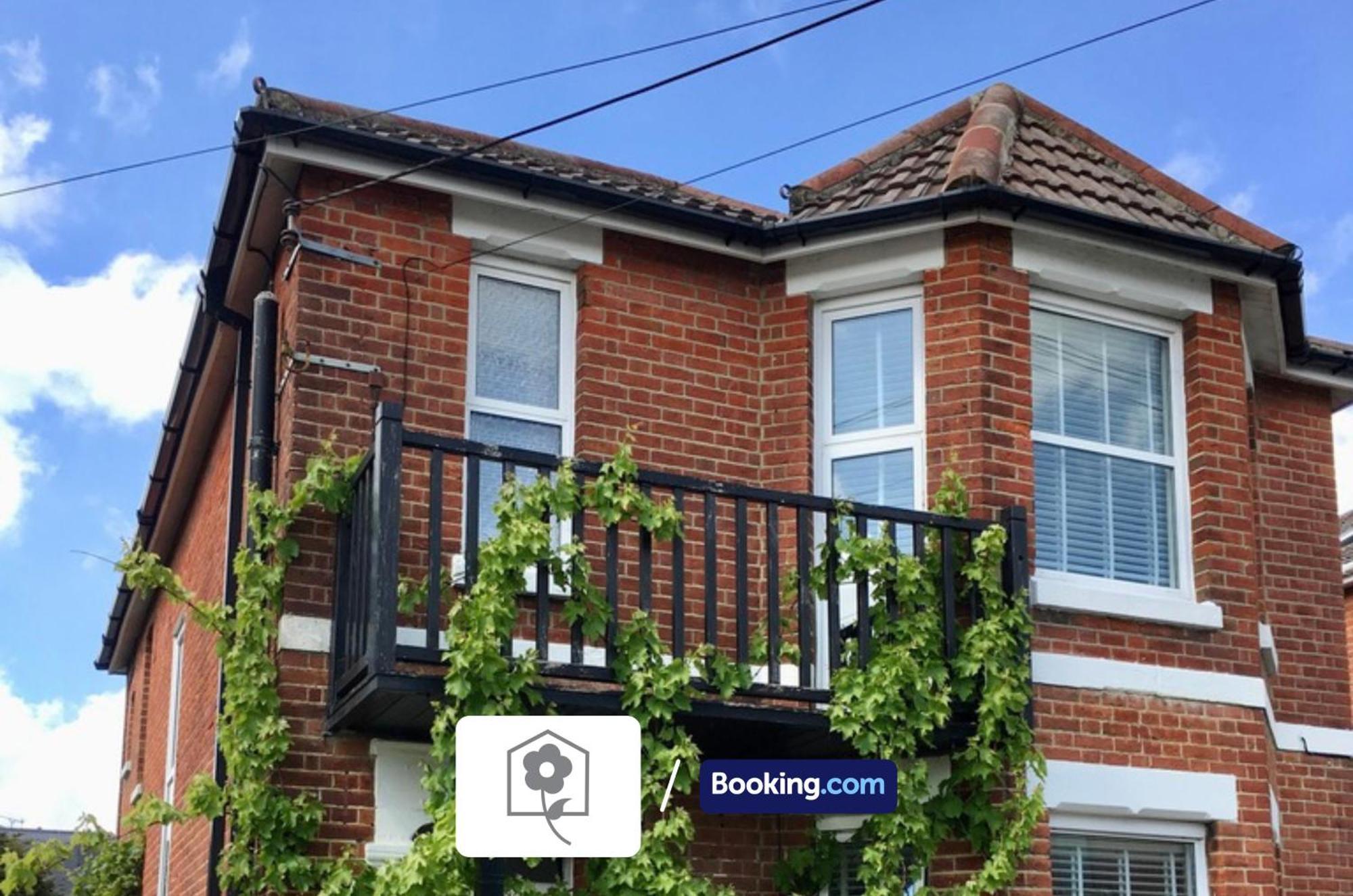 Netley Village Apartment By Your Stay Solutions Short Lets & Serviced Accommodation Netley Southampton With Free Wi-Fi Hamble-le-Rice Kültér fotó